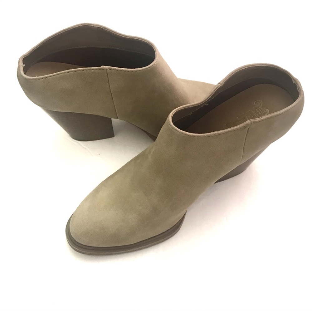 Women’s Tan Mules Size 7 - Picture 2 of 3